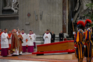 27-Traslado del ferétro del Romano Pontífice Francisco a la Basílica Vaticana