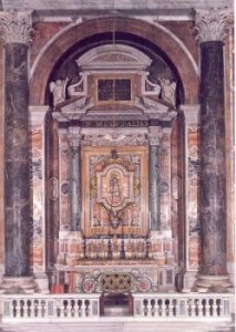 Cappella del Coro con l'altare dove sono custodite le reliquie di San Gregorio di Nazianzo