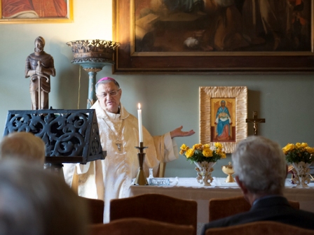 Durante la Santa Messa dell’11 novembre tenutasi a Palazzo della Rovere, sede del Gran Magistero dell’Ordine, il Patriarca di Gerusalemme, Mons. Fouad Twal, ha affidato tutti gli abitanti della Terra Santa alla Beata Vergine Maria Regina di Palestina